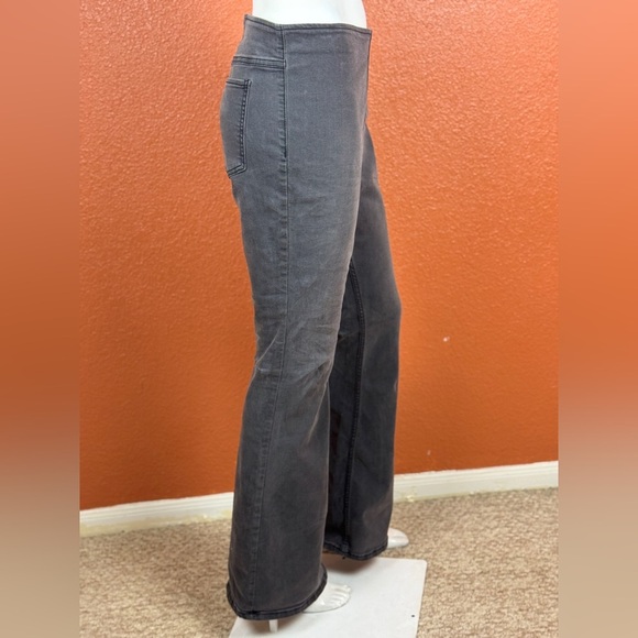 We The Free Dark Gray Flare Jeans Size 32. - Picture 8 of 16